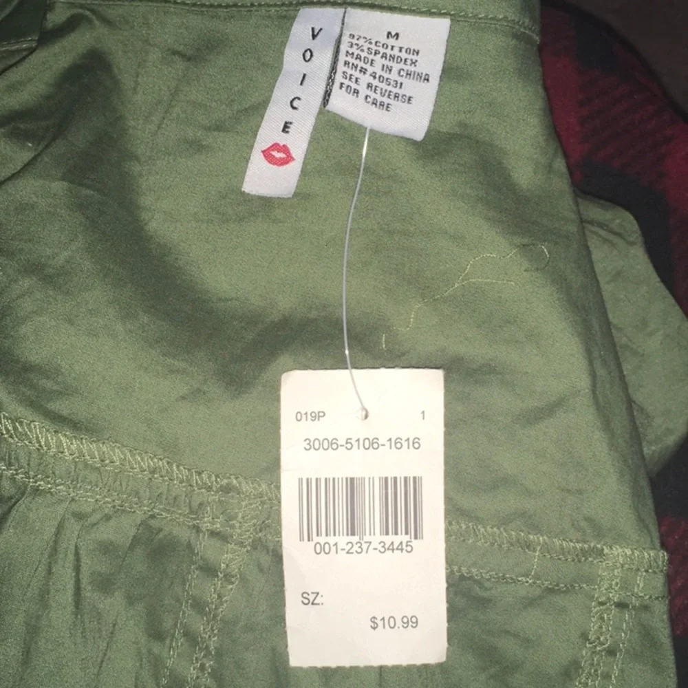 Button up - Picture 3 of 3